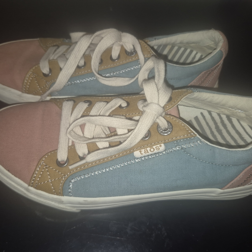Taos Footwear Pink and Blue Casual Sneakers